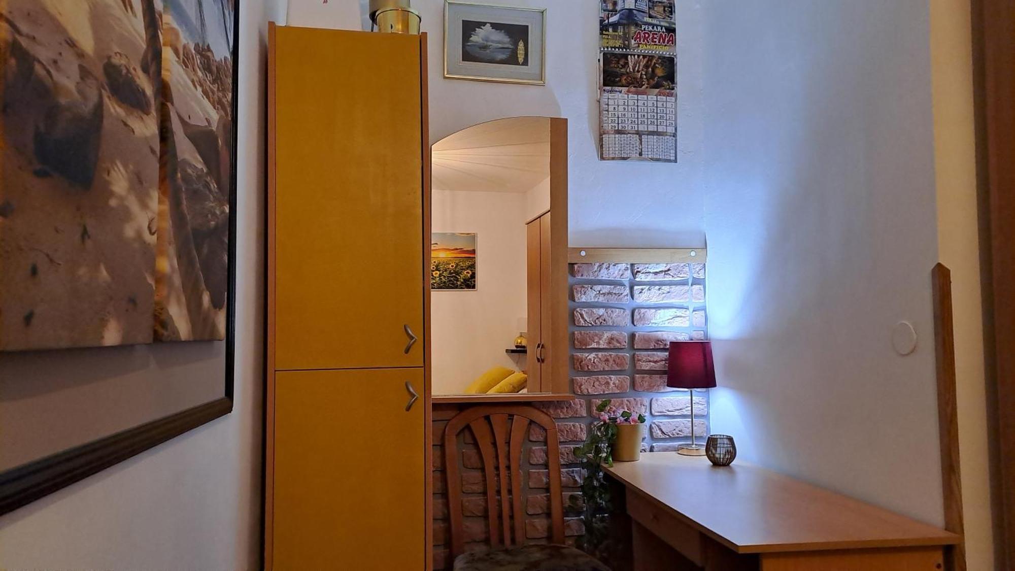 Red Gold Apartment Pula Bagian luar foto