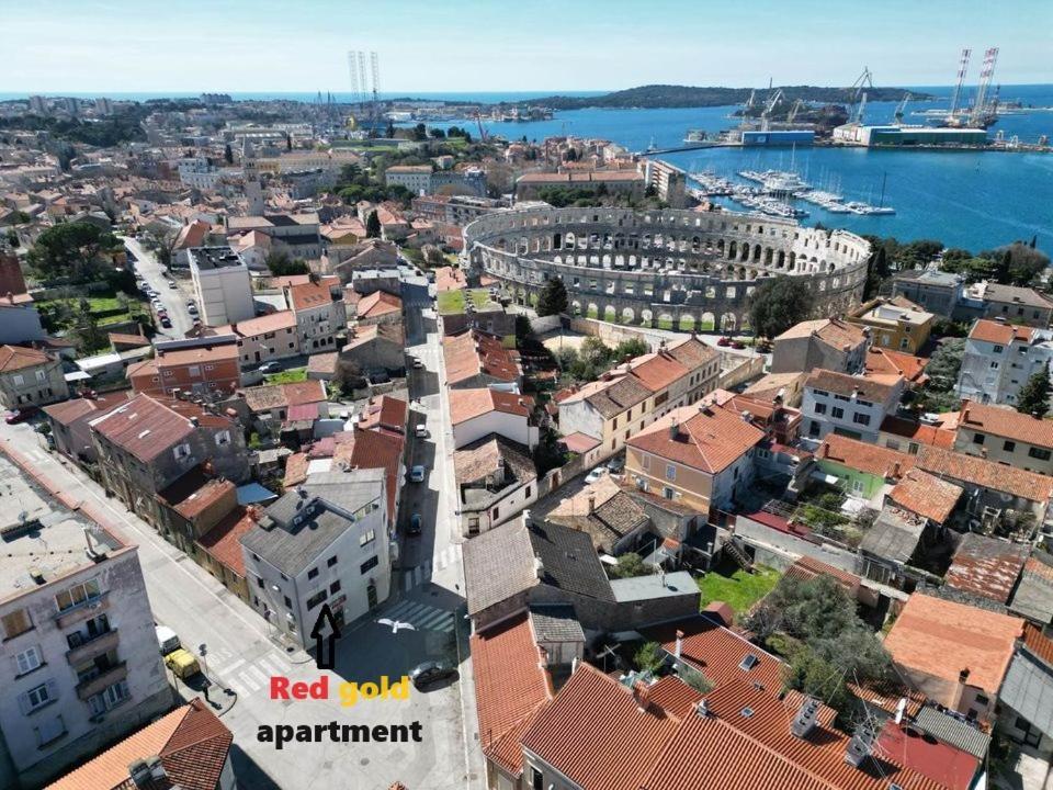 Red Gold Apartment Pula Bagian luar foto