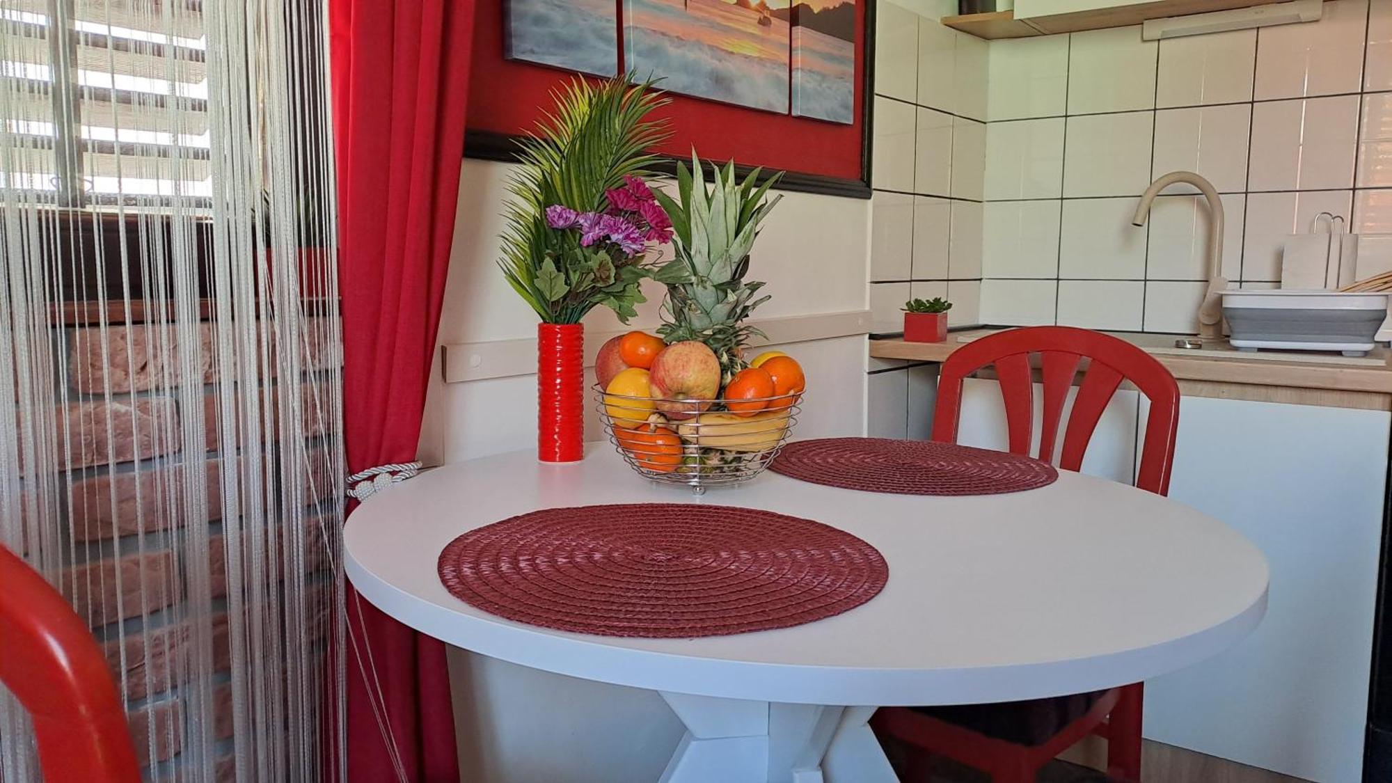 Red Gold Apartment Pula Bagian luar foto